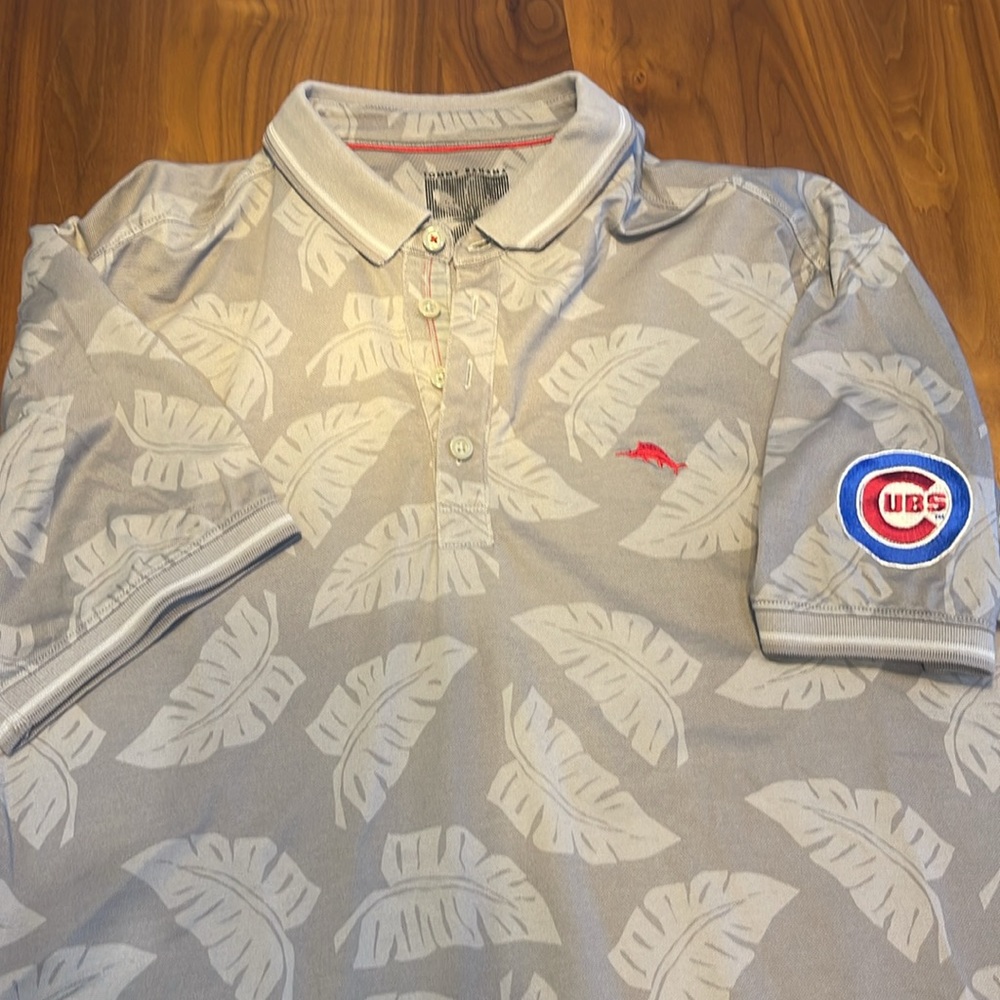 Tommy Bahama MLB Chicago Cubs Polo sz XL gray w/pqlm fronds. Great condition